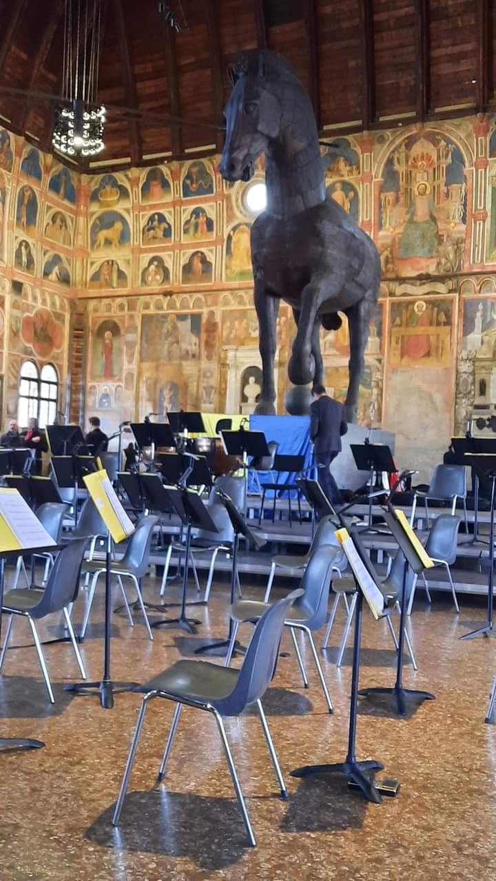 На фото:&nbsp;&nbsp;в Palazzo della Ragione деревянный макет коня работы Донателло,&nbsp; который лег в основную созданной им в 1437 г. бронзовой статуи всадника – правителя Падуи Erasmo da Narni по прозвищу Gattamelata.